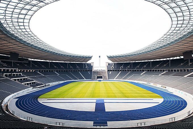 Die blaue REGUPOL Laufbahn im Olympiastadion Berlin